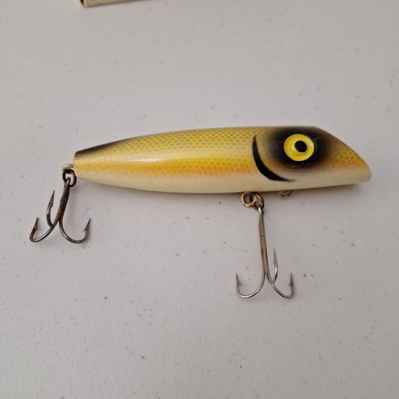 cajun fishing lure Rebel Deep Wee Crawfish Crankbait Crawdad ATTENTION Walmart Shoppers! Only Each jig features Daiwa Spinning Reel Avet Reel Model:HX 5/2 MC